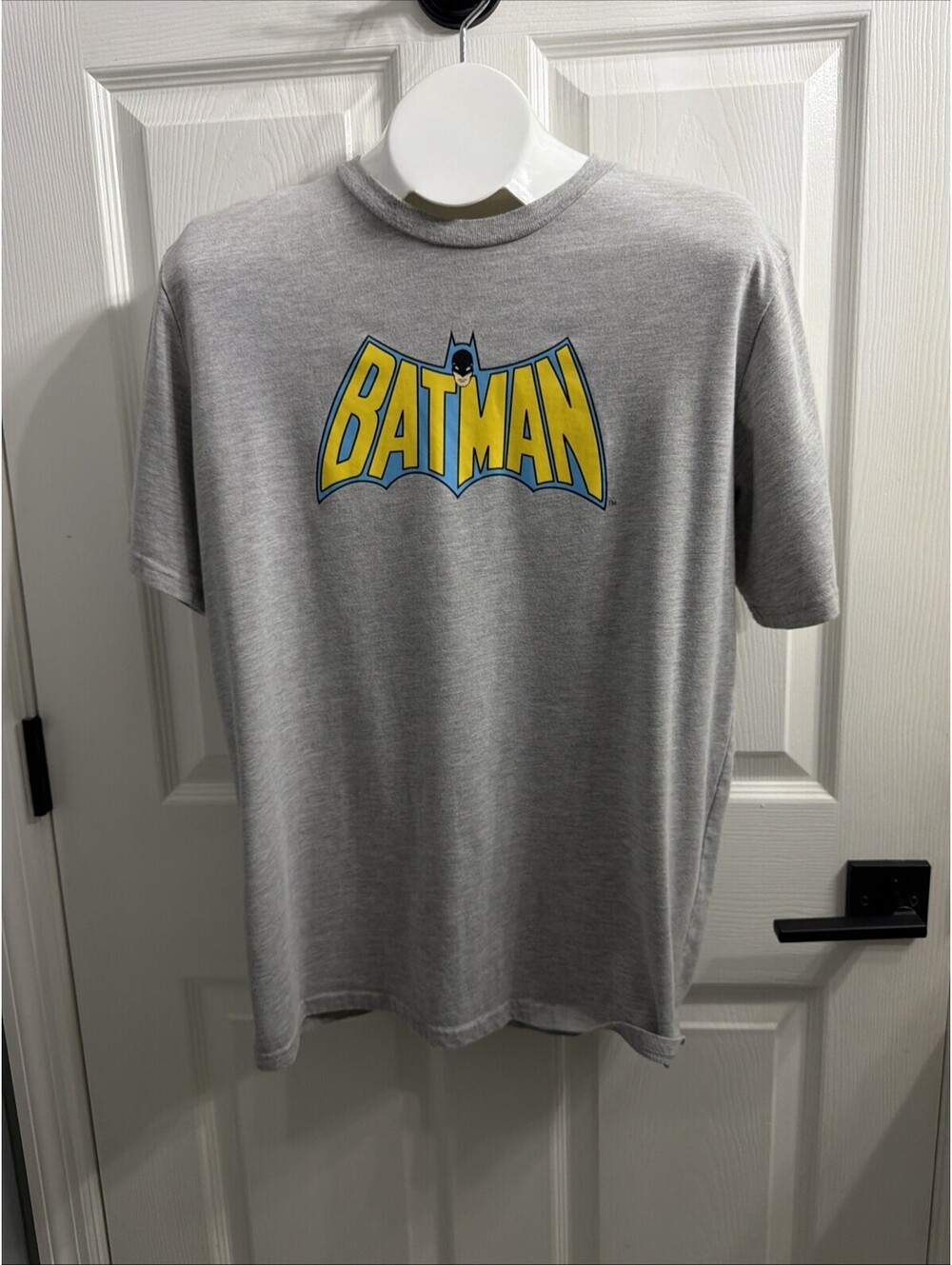 Batman Old School Logo T Shirt Men’s Size Medium Color Gray